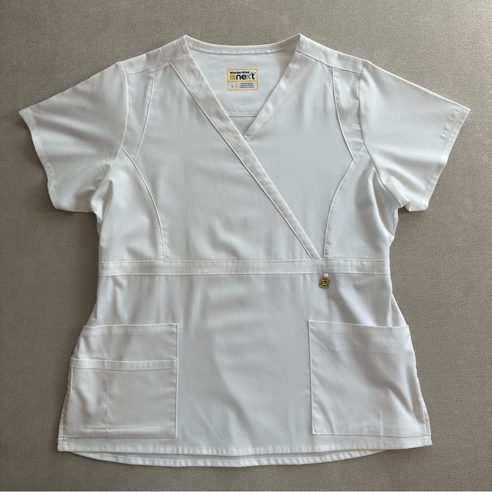 WonderWink Mock Wrap Scrub Top. White. Large.